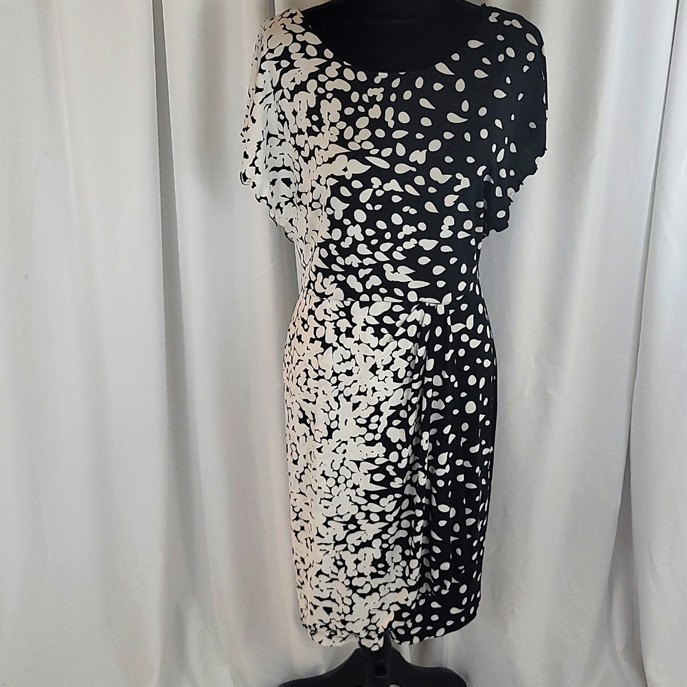 White House Black Market Size 6 Black and white dress. Mid length.
